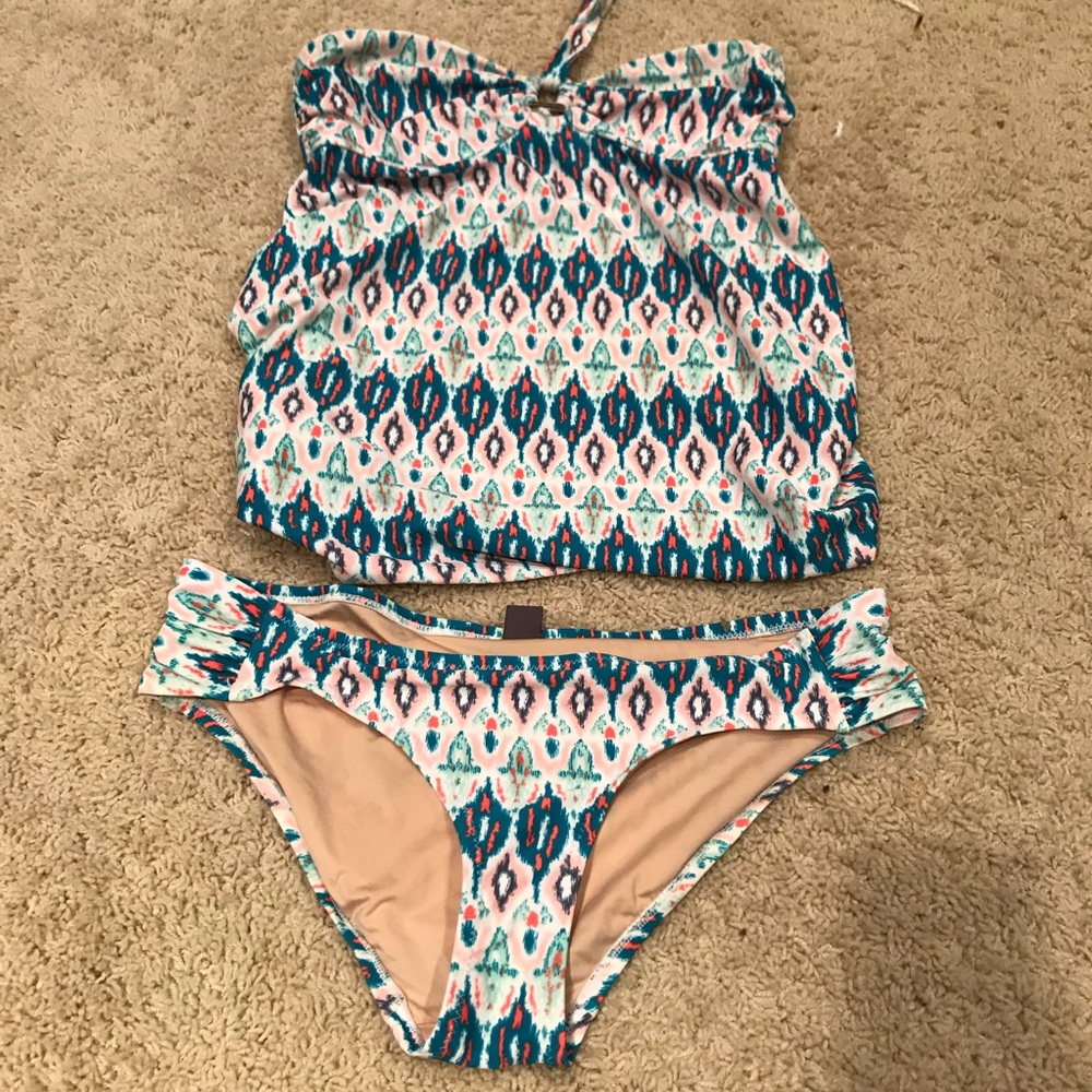 A Pea In The Pod maternity bathing suit